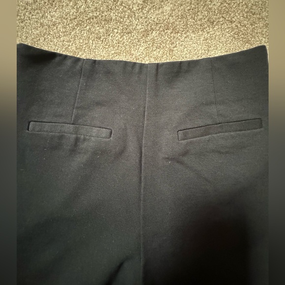 Short and top outfit, with black shorts and lace satin top - Picture 6 of 9